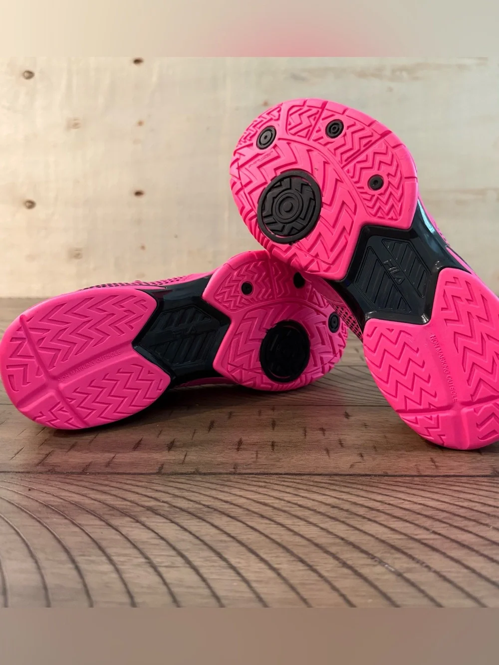 New Fila Volley Zone Bright Pink Court Sneakers Women’s Size 7 w/box